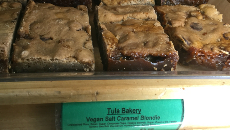 Vegan user review of Rainbow Grocery in San Francisco. Very tempting. #blondies #caramel #dessert #snack