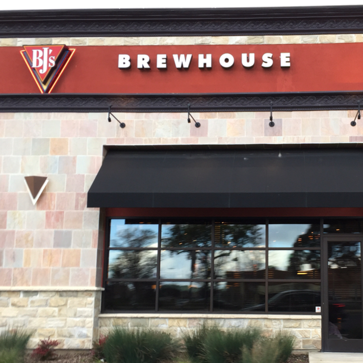 Vegan user review of BJ's Restaurant & Brewhouse in Newark. 