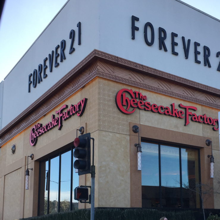 Vegan user review of The Cheesecake Factory in San Mateo. 