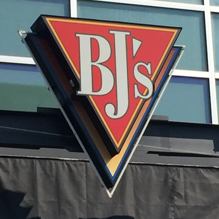 Vegan user review of BJ's Restaurant & Brewhouse in San Rafael. 
