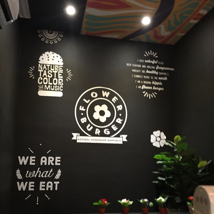 Vegan user review of Flower Burger in Roma. 