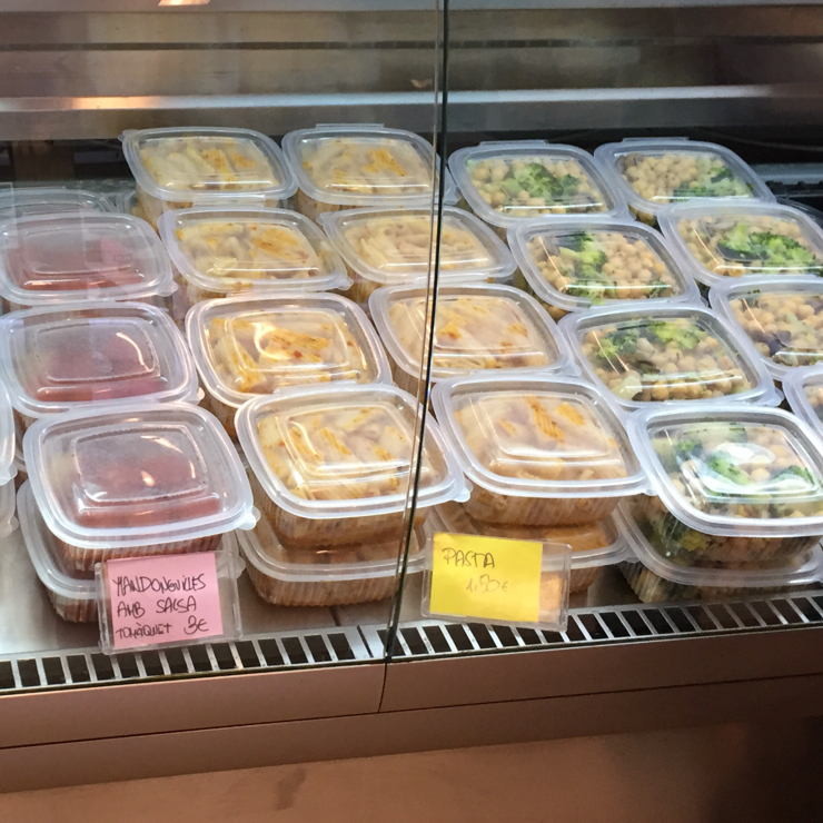 Vegan user review of VegetArt Cuina Vegana in Barcelona. Vegan take out: pasta, salads, lasagne, tortilla de patata and cake. 