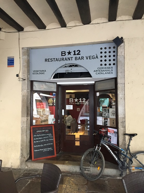 Vegan user review of B-12 Rte Bar Vegano in Girona. 