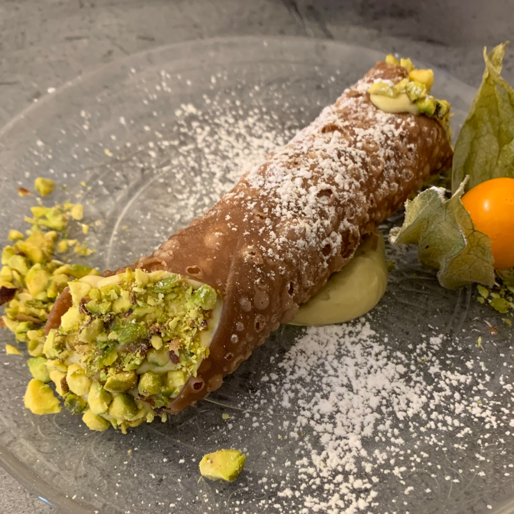 Vegan user review of Owca Cała. Pistachio cannoli